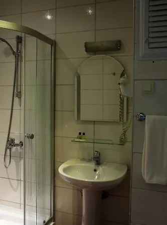 Vela Hotel 3*